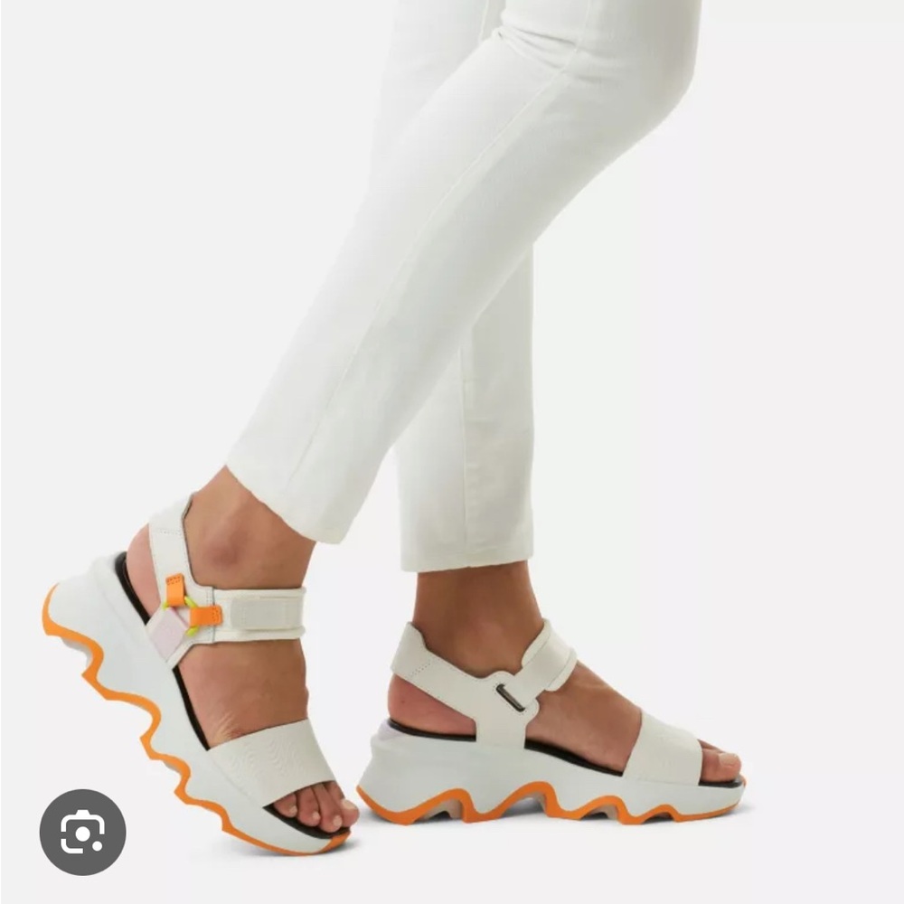 Sorel kinetic Y strap Black and White Strappy Sandals size 8